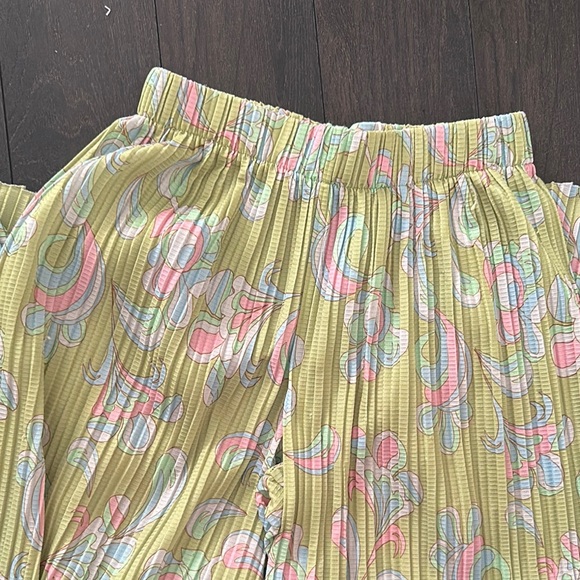 Floral Patterned cropped green pants - Picture 4 of 7